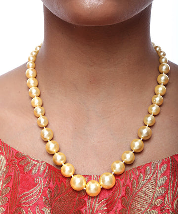 PEARL NECKPIECE WITH STUDS