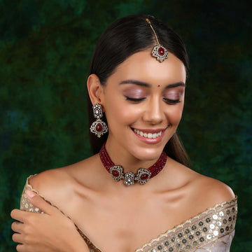Ruby Raang Women Maroon Stone and Mossainite Kundan in Maroon Onyx with Matching Earrings and Maang Tikka