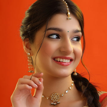 Motimala Chaand Complete Set – Green Tikka, Pearl Necklace & Cascade Earrings