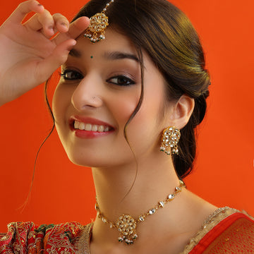 Kundan Bahar Complete Set – Floral Tikka, Polki Pendant Necklace & Earrings