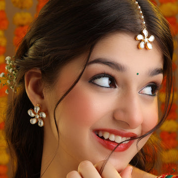 Safed Phool Mirror Kundan Flower Tikka & Earring Set