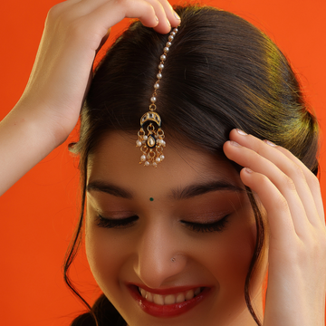 Tara Tikka Kundan Floral Minimal Maang Tikka