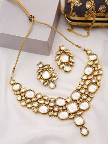 Kundan Neckpiece with Earrings