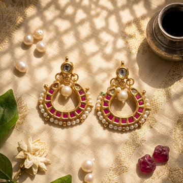 Nazneen Kundan Chandbali