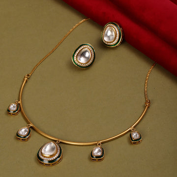 Hasli Neckpiece with Studs