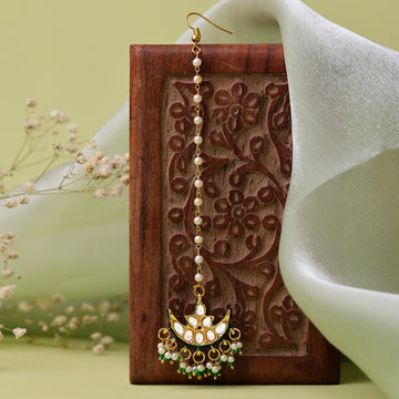Kundan Maang Tikka