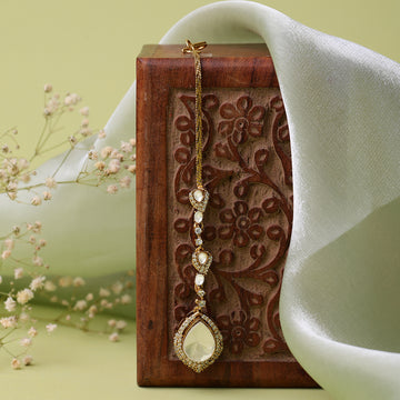 Tear Drop Kundan Maang Tikka