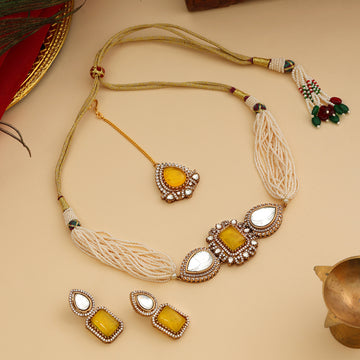 Green Stone and Moissanite Necklace with matching Earrings and Maang Tikka