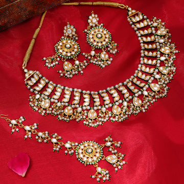Kundan Collar Necklace with Earrings & Maang Tikka