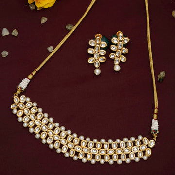 Kundan Choker with Earrings