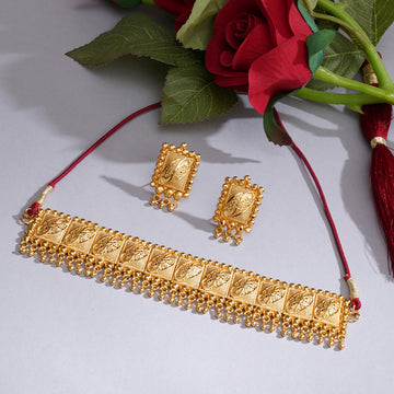 Traditional Golden Choker with Matching Studs