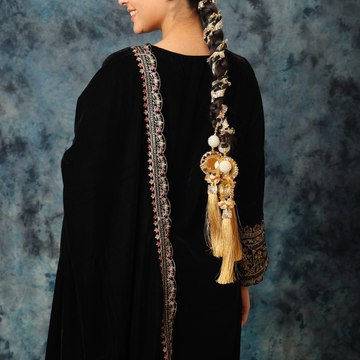 Pearls, Mirrors & Black Thread Parandi