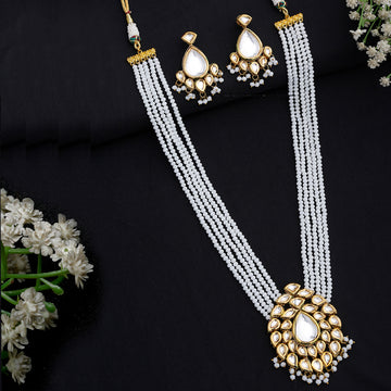 Kundan Neckpiece with Earrings