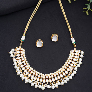 Kundan Choker with Pearls & Studs